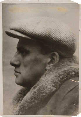 Фотография «В.В. Маяковский. 1925 год, Париж». М.: Агентство «Фотохроника», 1937.