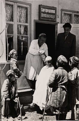 Фотография «В школу». Фотограф Н. Хорунжий. Таджикистан, 1957.