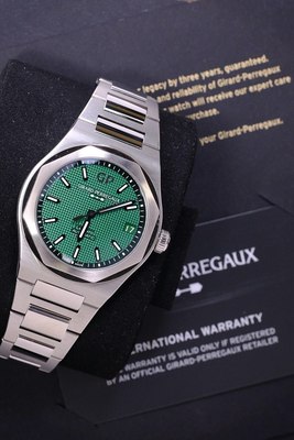 Girard-Perregaux Laureato Steel Green Dial