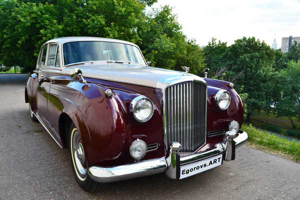 Bentley S2 4-door Saloon. 1960