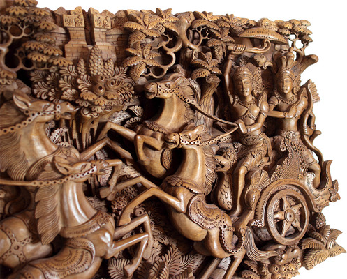 Панно, посвящённое богу Вишну, летящему на своей ездовой птице Гаруде