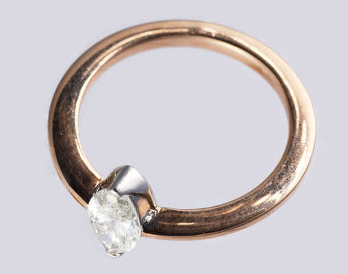 Кольцо с бриллиантом из золота 585 пробы, общим весом 2,95 грамма