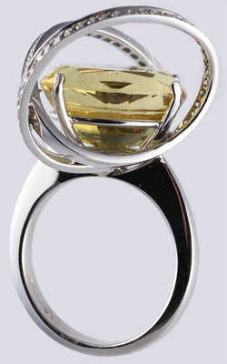 Кольцо с цитрином и бриллиантами из золота 750 пробы, общим весом 11,1 грамма