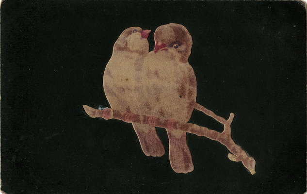 Открытка с изображением двух птиц, сидящих на ветке. Германия, [1910-е].