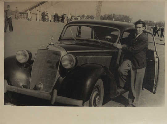 Автомобиль «Mercedes» у Крымского моста [1945-1950 гг.]