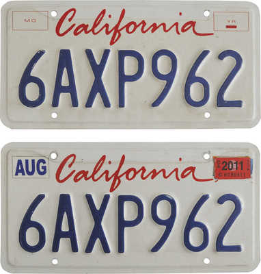 Лот из двух американских автомобильных номерных знаков штата California