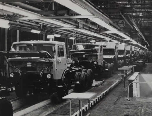 Камский комплекс заводов по производству большегрузных автомобилей (КамАЗ). [Альбом фотографий], 1976.
