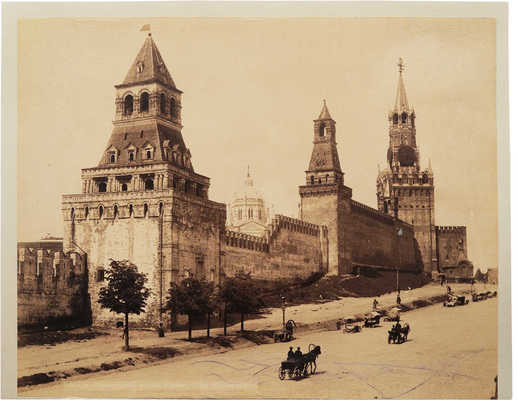Старинная фотография с изображением Кремля. Москва, [Конец XIX - начало XX вв.].