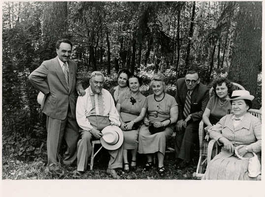 Две фотографии «На правительственной даче». (Члены правительства с женами.) 1955-1956.