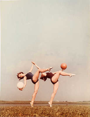 Фотография «Художественная гимнастика» / Фот. Н. Хорунжий. [1950-е].