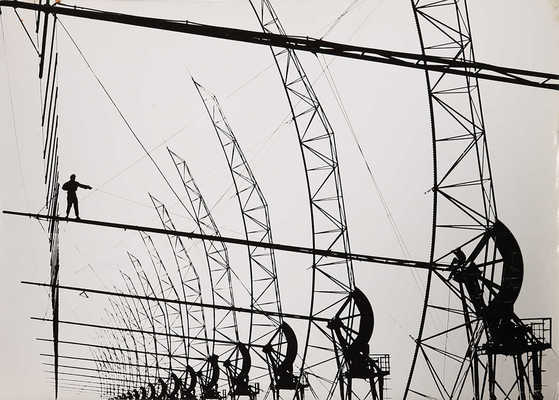 Фотография «Земля слушает Космос» (Окская радио-строительная обсерватория) / Фот. Н. Хорунжий. [1960-е].