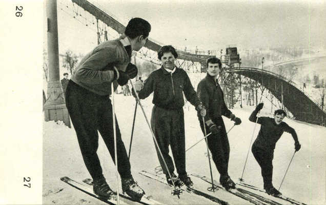 [Ковалев А. Краткий путеводитель по Москве]. Kowaljow A. Moskau Kurzer Führer. 2 erg. ausg. M., 1960.