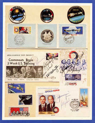 [Леонов А., Стаффорд Т., Кубасов В., автографы]. Карточка с фотографией участников полета «Союз - Аполлон». 1975.