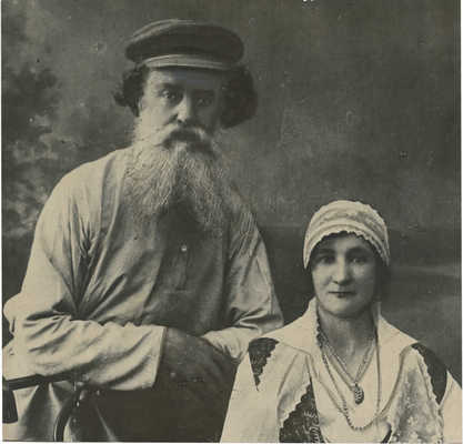 Фотография поэта Аполлона Аполлоновича Коринфского и его жены Марианны Иосифовны в Лигово под Питером. 1926.
