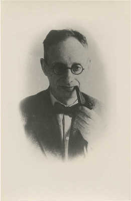 Две фотографии Давида Самойловича Айзенштата."В лавке писателей" [1930-е], портрет